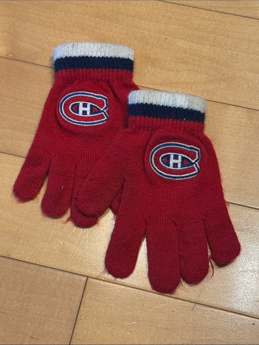 Kids Red Knit Gloves with NHL Montreal Canadiens Team Logo